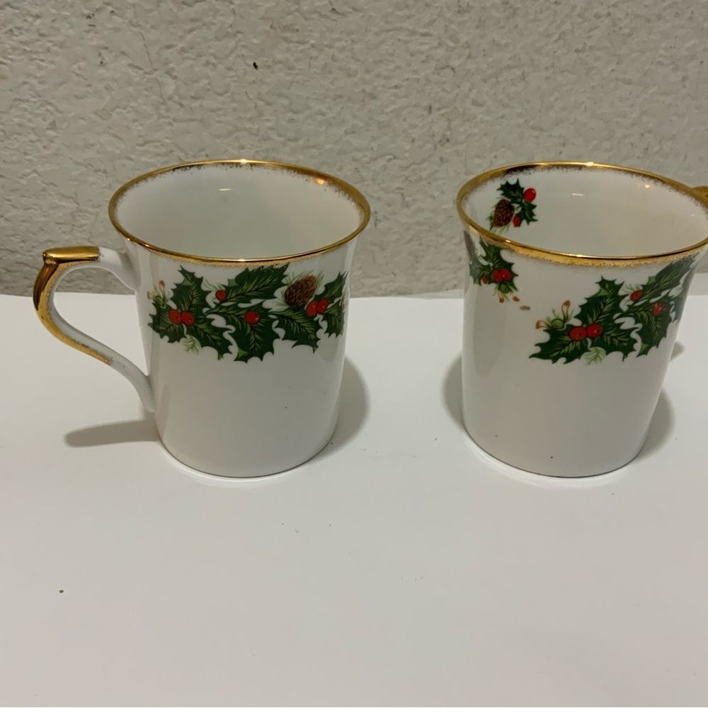 Lot of 2 Queens Rosina China Yuletide Cups Christmas Holly Berry Gold Trim B3